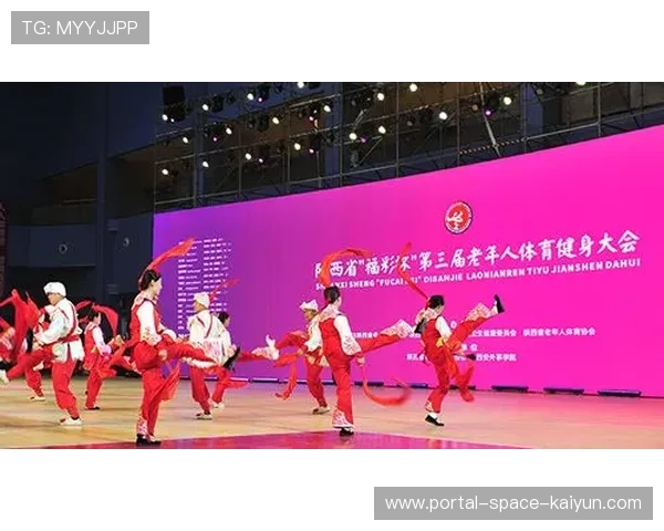 商洛赛事期间文化活动丰富，运动员体验剪纸与漆扇制作