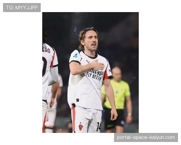 特写：38岁莫德里奇替补出场策动绝杀，赛后绕场致谢